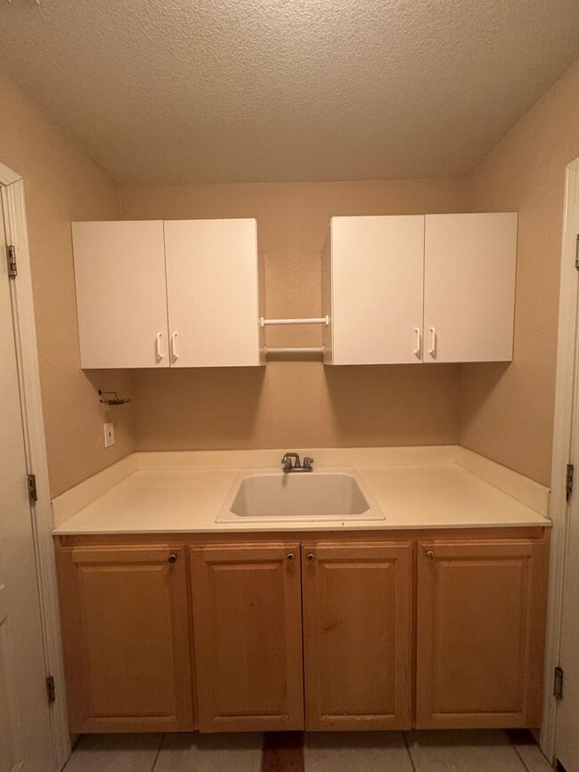Building Photo - 1762 River Oaks Cir