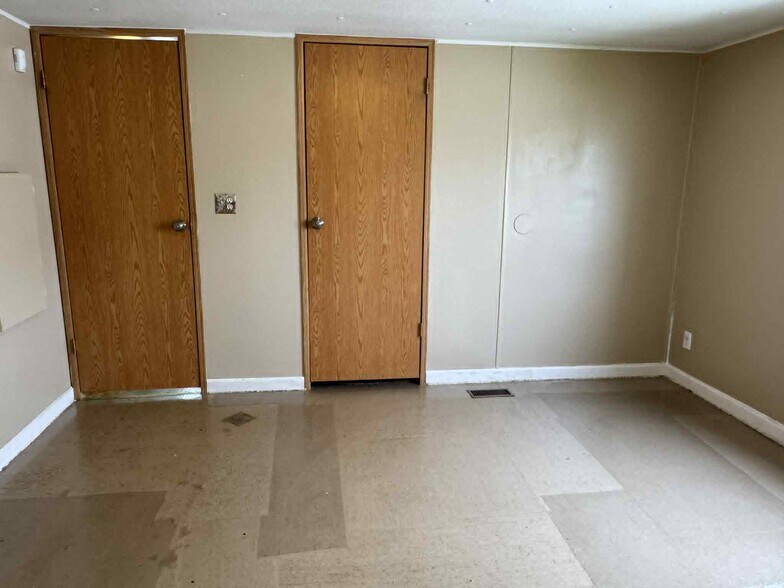 Building Photo - 48592 Leafdale Ct