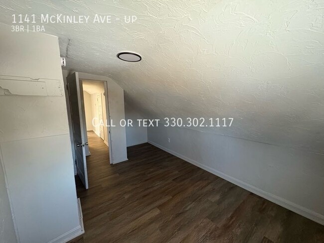 Building Photo - Three bedroom one bathroom second level ap...