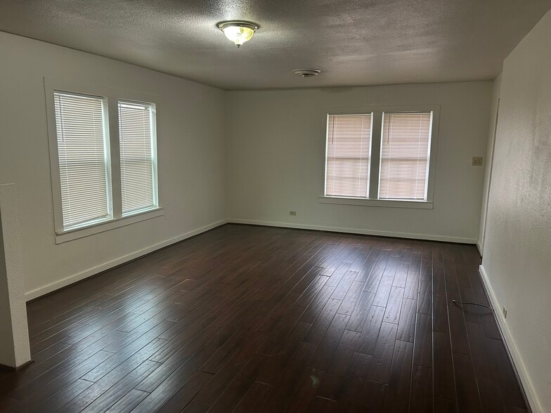 Building Photo - 1525 Harley Dr