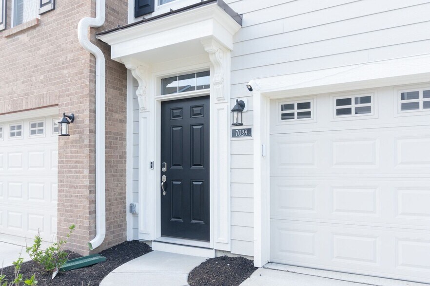 Building Photo - 7028 Sunstone Pl