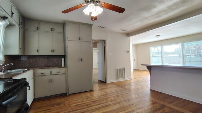 Building Photo - 13805 Maye Pl