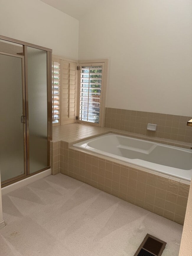 Building Photo - 742 Liquidamber Pl