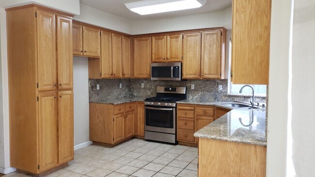 Building Photo - NICE TWO STORY IN WEST ROSEVILLE NEAR SCHO...