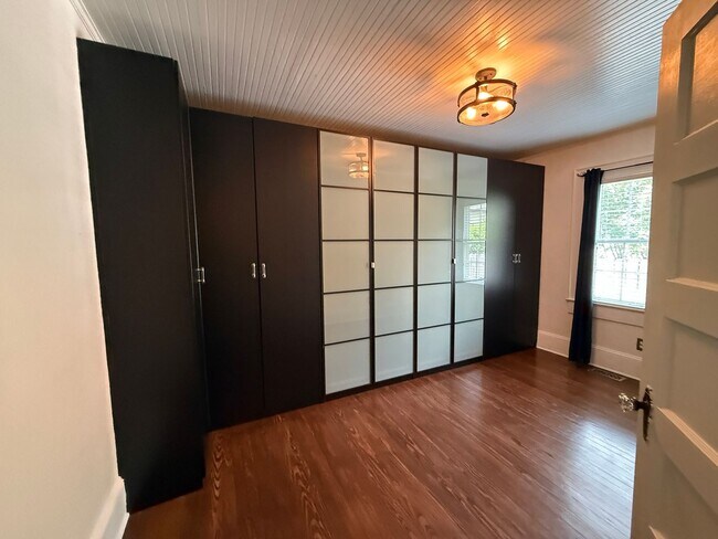 Building Photo - Gorgeous 4 Bed, 3 Bath Haymount Home