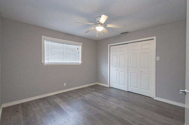 Building Photo - 1001 Castle Heights Dr
