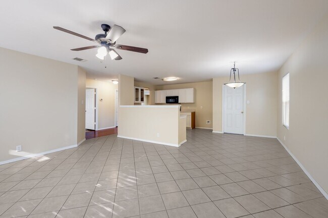 Building Photo - SIX MONTH LEASE 4/2.5 in Boerne