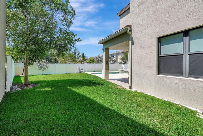 Building Photo - 972 NE 193rd Terrace