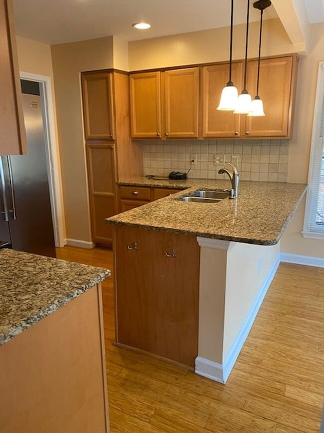 Building Photo - Popular Kirkwood Neighborhood!  3 bed, 2 bath, One Level Living!!