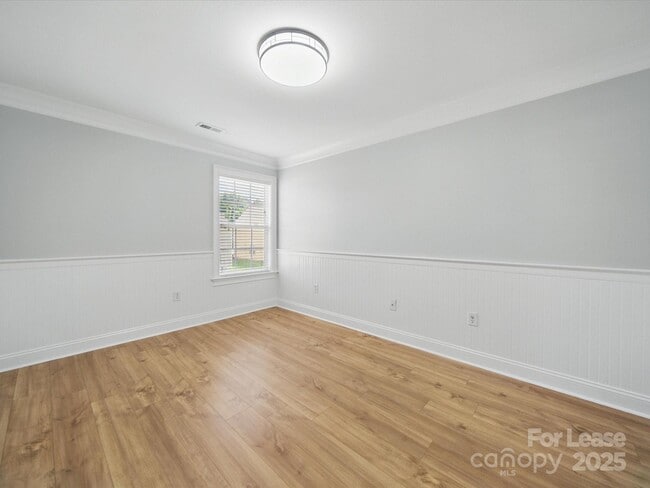 Building Photo - 5203 Grays Ridge Dr