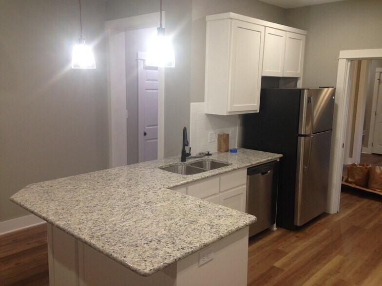 kitchen - 308 Candlewood Cir