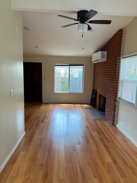 Building Photo - 3858 Bentley Ave