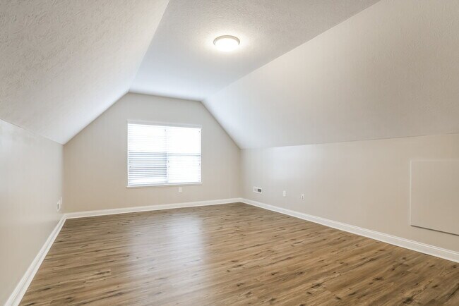 Building Photo - 6048 Shreven Dr