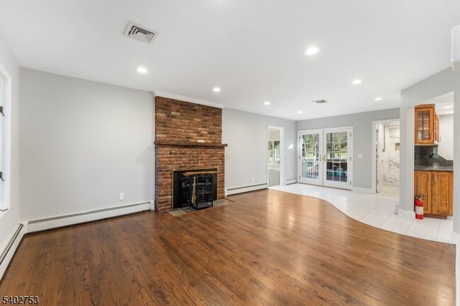 Building Photo - 850 Valley Rd