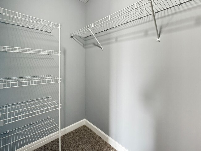 Building Photo - **2 bedroom 2 bath $1199/mo***Evansville, IN*** Pet Friendly**Vaulted Ceilings
