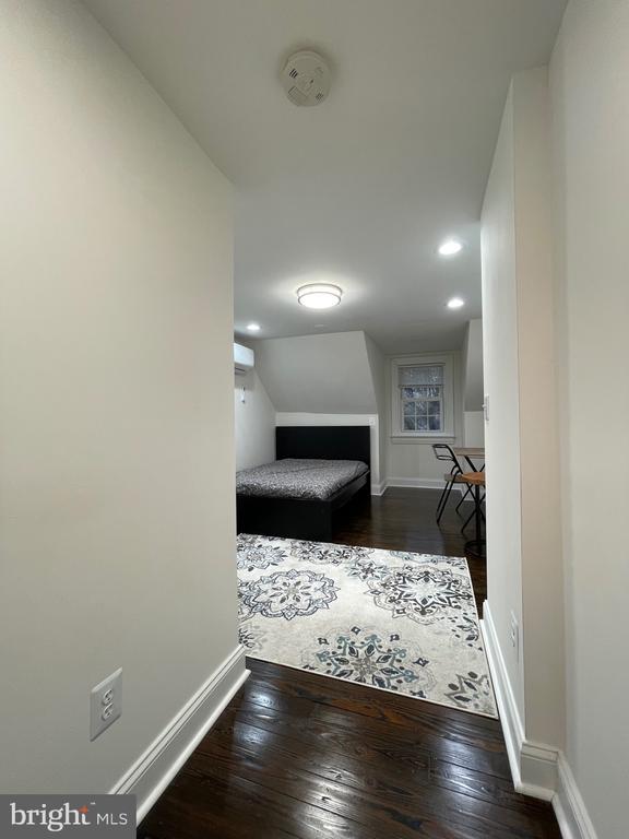 Building Photo - 420 Woodford St