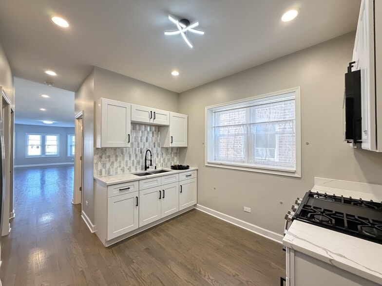 Building Photo - 3131 N Marmora Ave