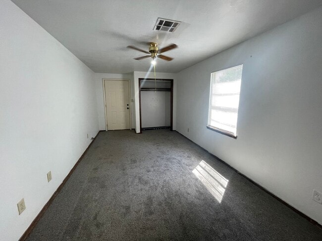 Building Photo - 3 Bedroom Midwest City Home!