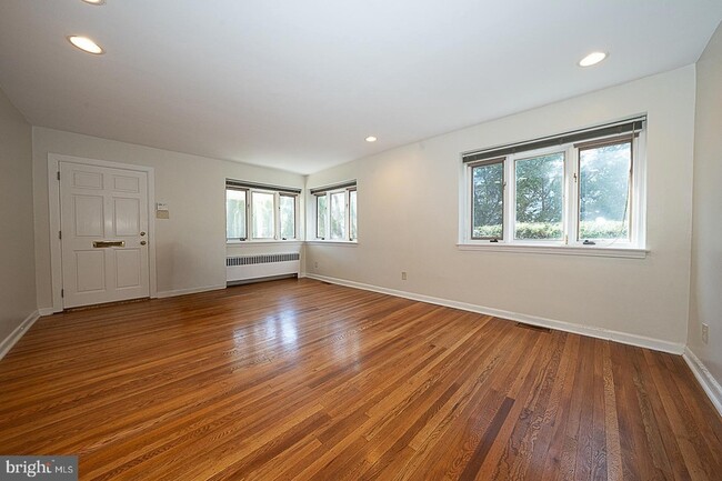 Building Photo - 1457 Manoa Rd