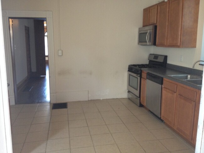 Building Photo - 1379 Forsythe Ave