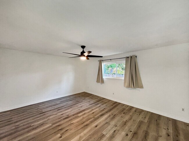 Building Photo - Beautiful 5BD/3BA House Near SDSU W/ W/D, ...