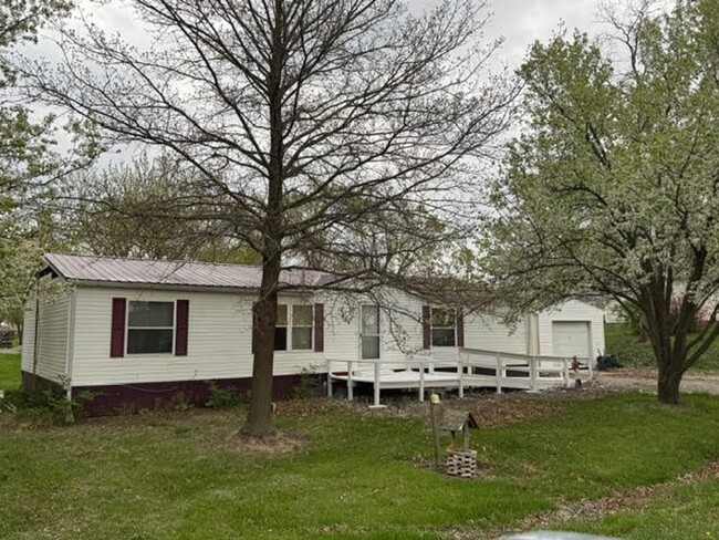 Primary Photo - 3 Bedroom - Bloomfield