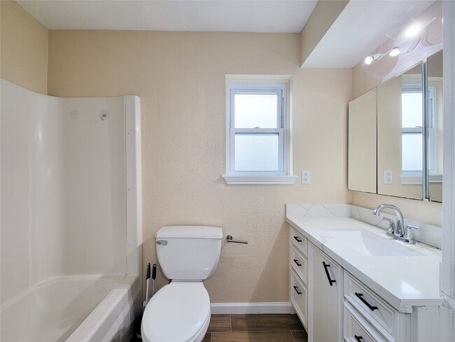 Building Photo - 12611 Dermott Dr