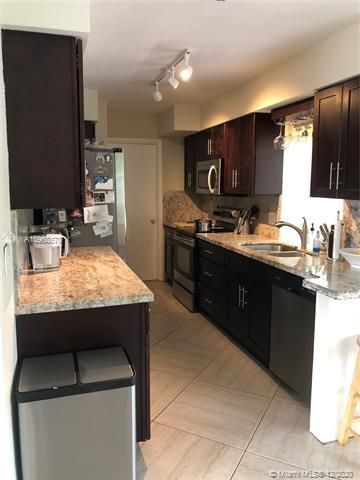 Building Photo - 919 SE 17th St