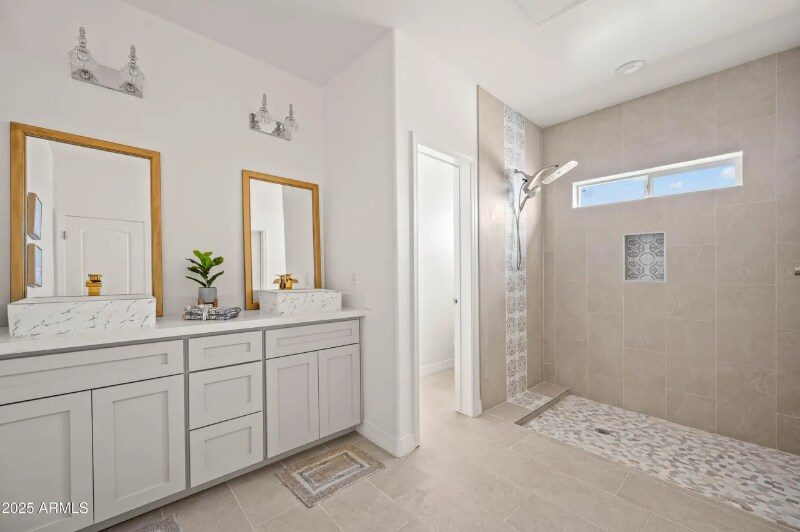 Building Photo - 38167 W San Juan Ave