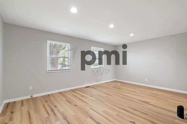 Building Photo - 3027 Rotunda Ct S