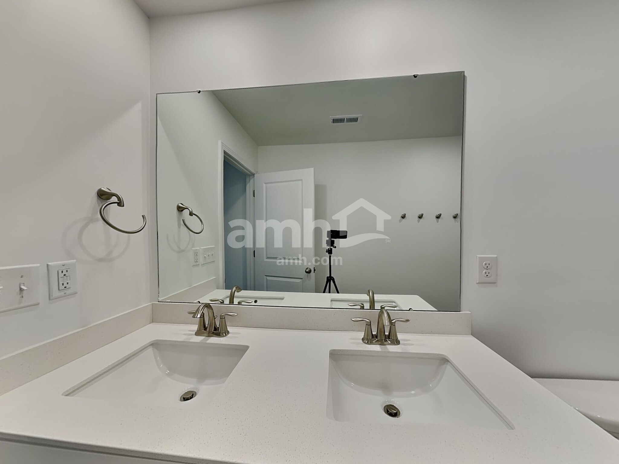 Building Photo - 1135 Livengood Wy