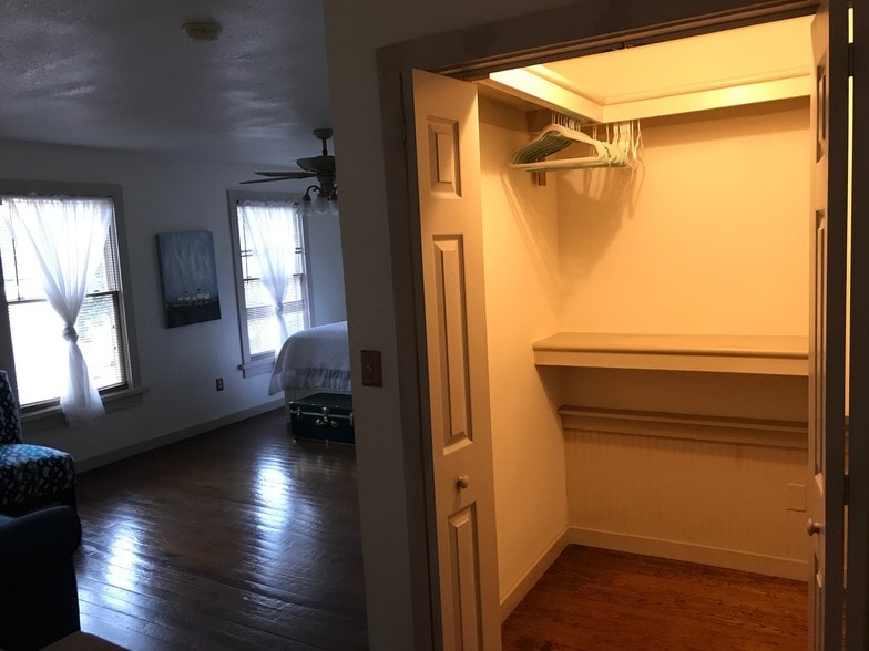 Roomy walk-in closet - 541 E Jones Ln