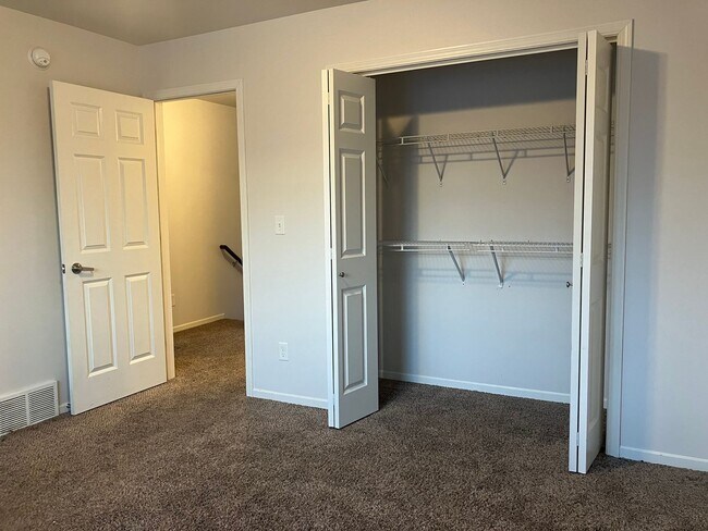 Building Photo - 3 Bed 3 Bath Twin Home