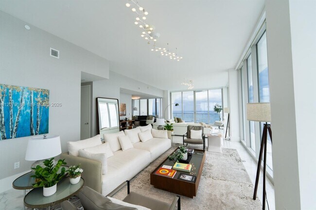 Building Photo - 16901 Collins Ave