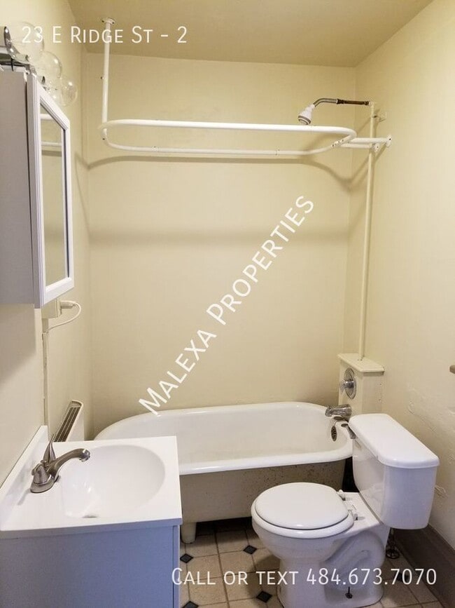 Building Photo - 23 E Ridge St