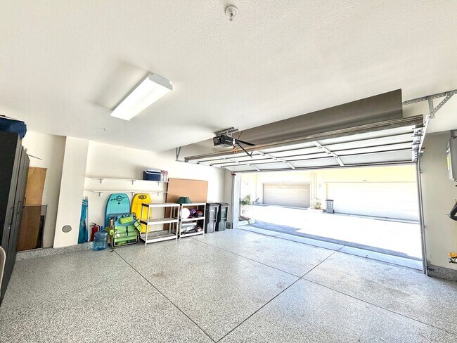 Building Photo - Furnished 3-BR/3-BA Townhouse w/ Giant Roof deck, 2-Car Garage, EV Hookup