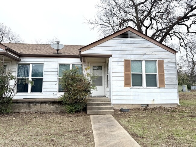 Building Photo - 33 8th Ave NW