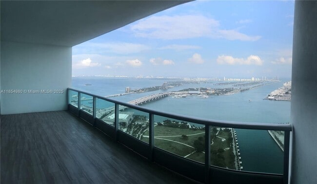 Building Photo - 900 Biscayne Blvd