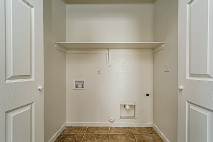 Building Photo - 11390 W Massey Dr