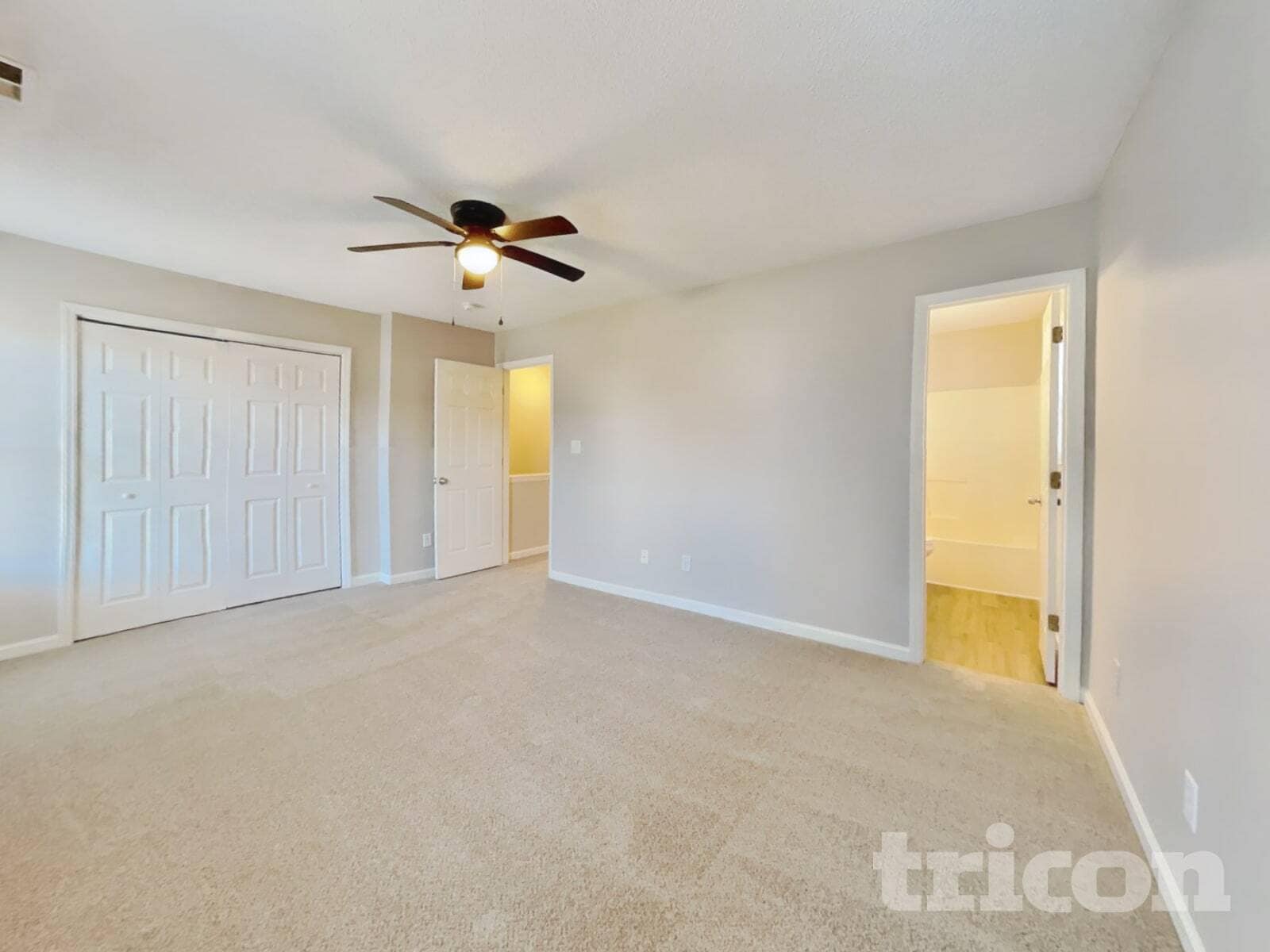 Building Photo - 4409 Woodlawn Dr