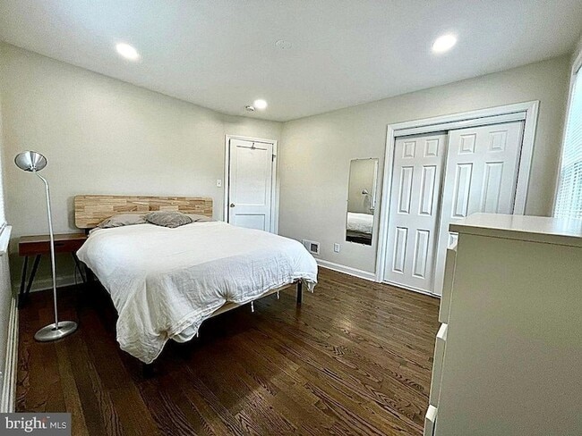 Building Photo - 5901 Middleton Ln