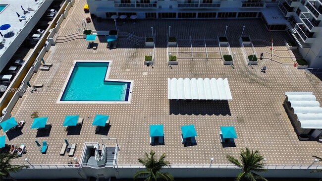 Building Photo - 5701 Collins Ave