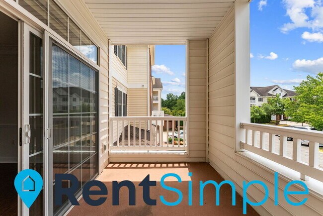 Building Photo - 15221 Royal Crest Dr