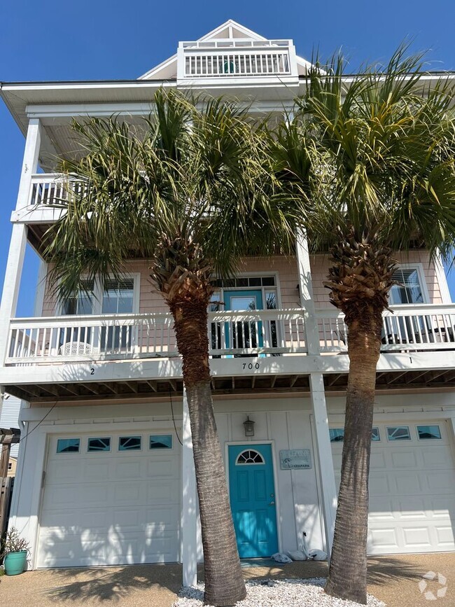 Building Photo - Carolina Beach - One Bedroom Apartment/Roo...