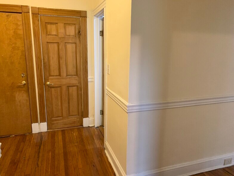 Building Photo - 360 Riverway