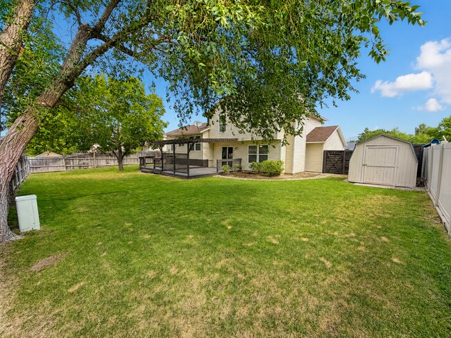 Building Photo - Spacious 5-Bedroom Sandy Home with Large Fenced Yard