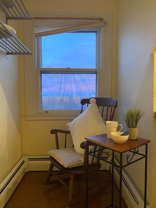 Cozy Nook - 273 Bowen St