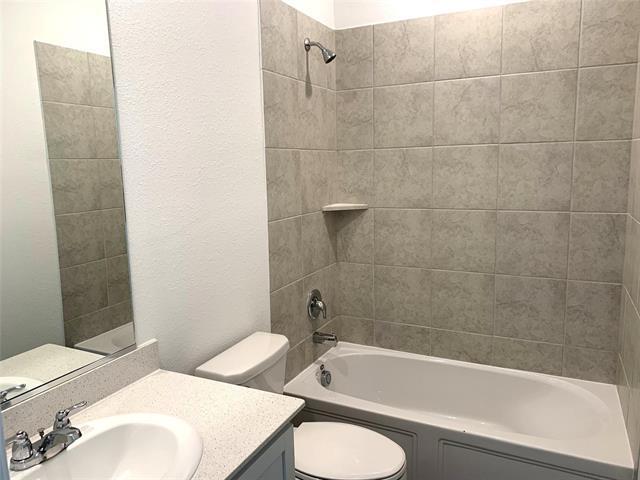 Building Photo - 513 Peel St