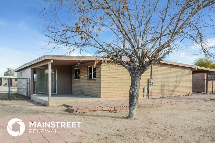 Building Photo - 333 Inez Dr