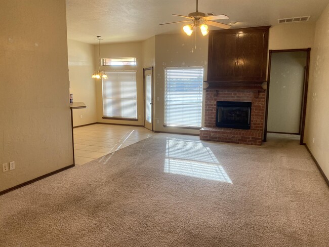 Building Photo - 617 Allison Ln